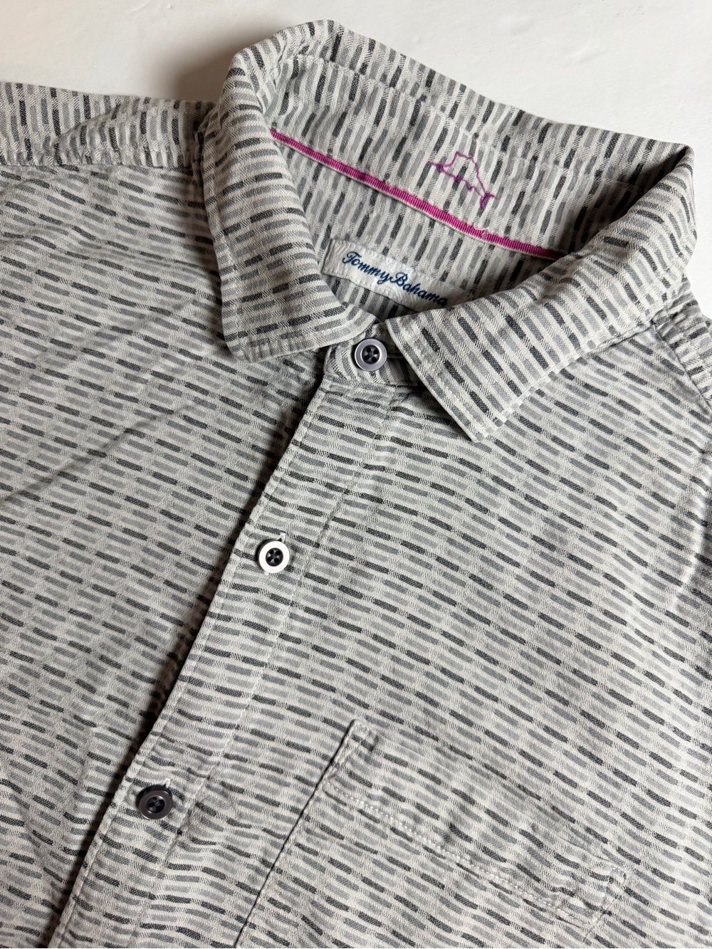 Tommy Bahama Silk Short Sleeve Button Up Large Gray Patterned Dash Striped